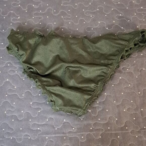 Xhilaration Green Ruffled Cheeky Bottoms size medium NWT - Picture 4 of 4